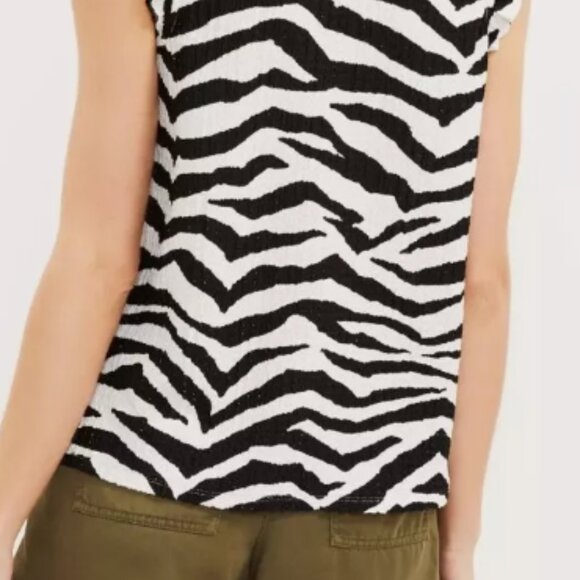 LOFT Ann Taylor Women's Tiger Animal Print Textured Ruffle Top Size M - Picture 3 of 8
